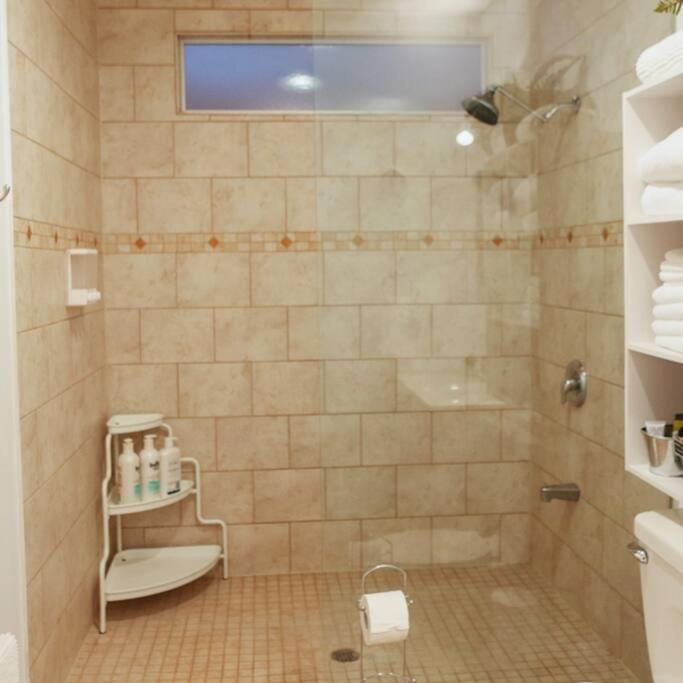Large Upstairs Flat In Downtown Century Building Apartment Belleville Exterior photo