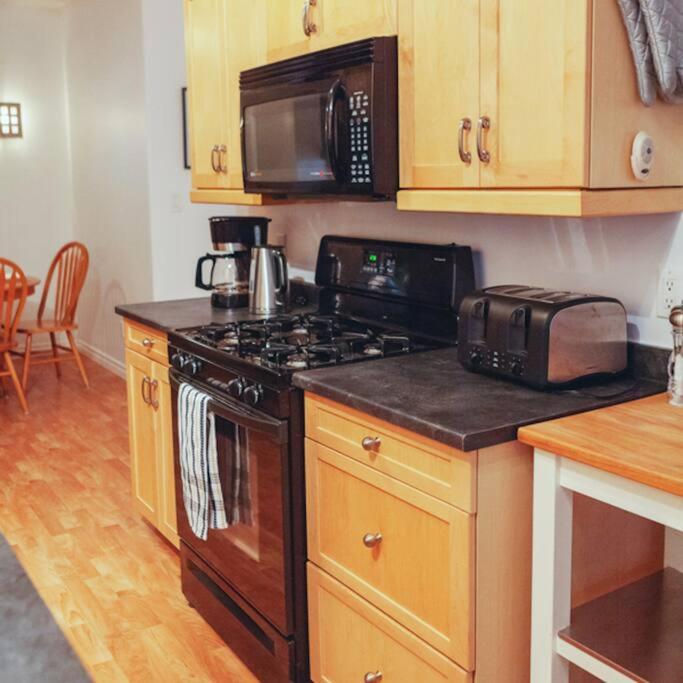 Large Upstairs Flat In Downtown Century Building Apartment Belleville Exterior photo